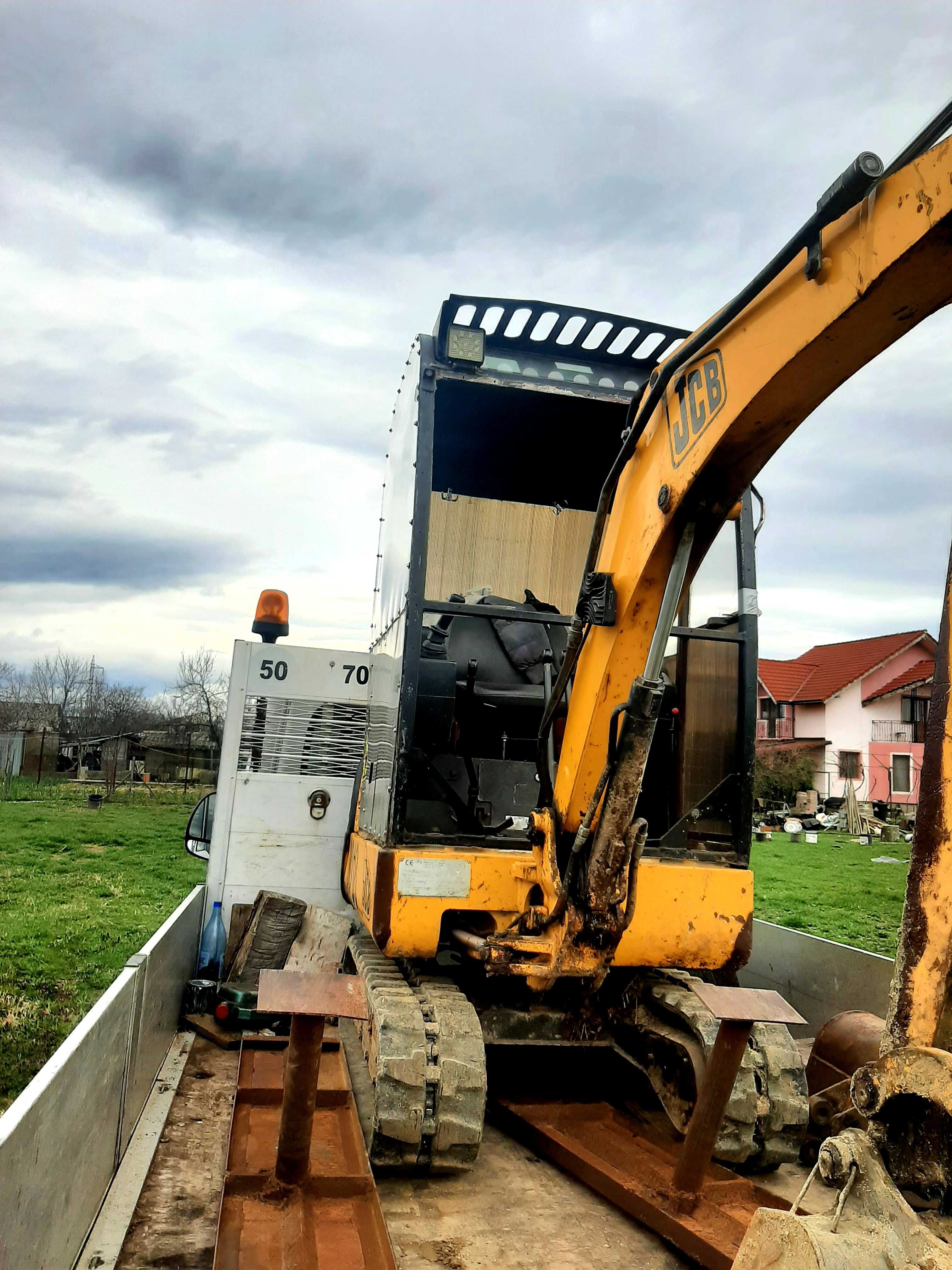 Prestari servicii miniexcavator