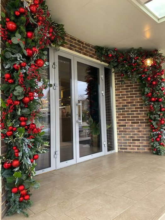 Новогоднее оформление входной группы