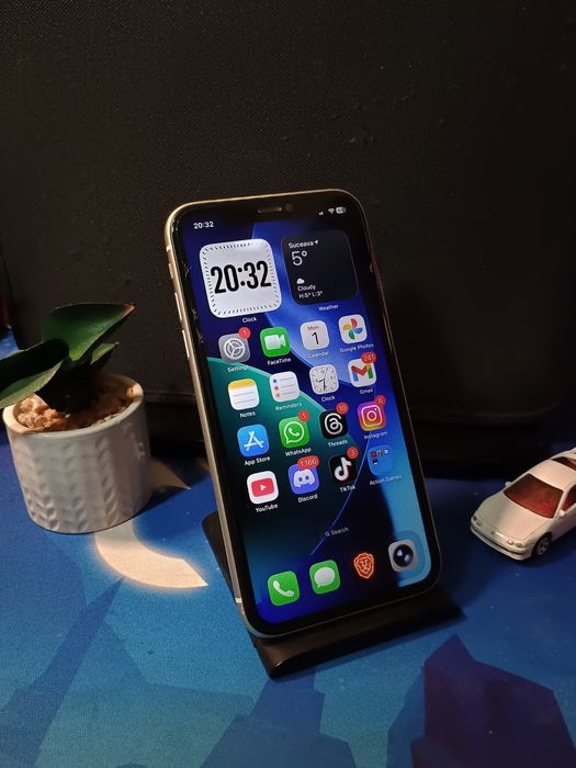 Apple iPhone 11 (Citiți descrierea!) (Folia este crăpată, nu ecranul!)