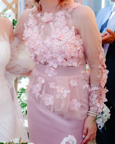 Rochie eleganta cu aplicatii 3D
