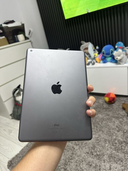 Vând tableta IPad 9th 64GB 2021