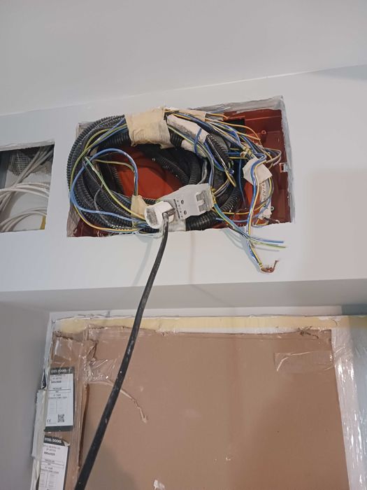 Electrician Calificat