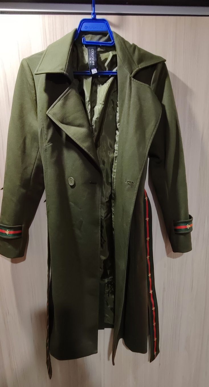 Зелено палто с колан