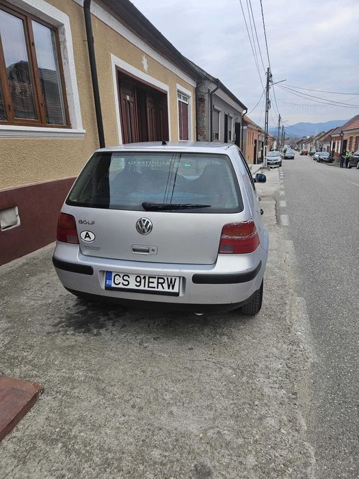 Vând golf 4 motor benzina 1.4 an 2004