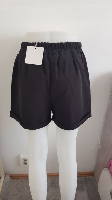 Pantaloni scurți