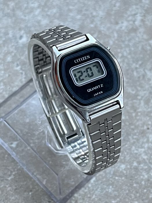 Citizen damă ani 80-90 ‘