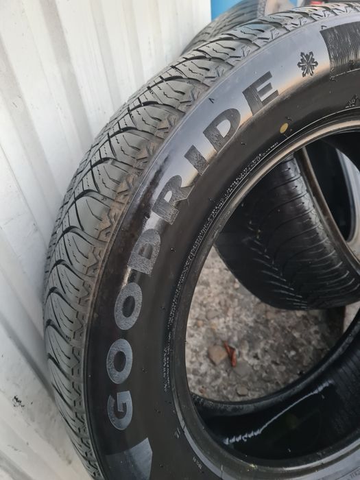 2 Anvelope de iarna*235/60R18*Nokian LICHIDARE STOC*75 Lei Buc*