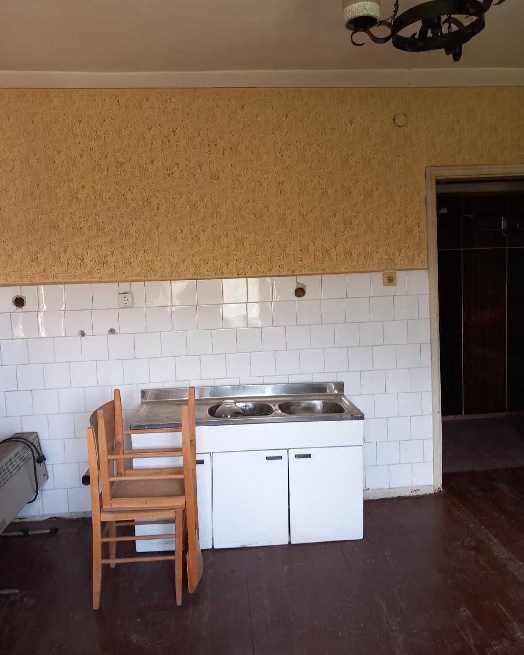 Продава къща/близнак в с. Пиперков чифлик.