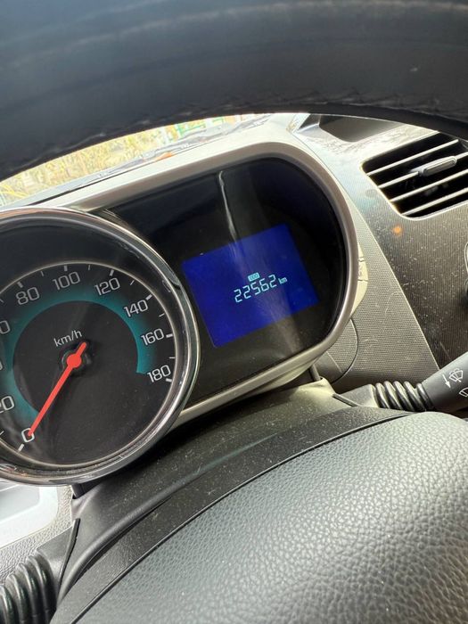 Sotiladi spark avtomat 1 qol