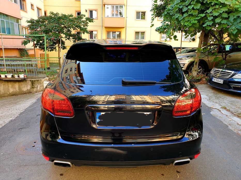 Vând Porsche Cayenne 3.0diesel,jante Turbo GTS

- Jante R20 Turbo GTS
