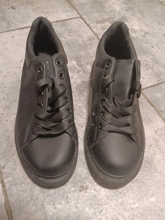 Pantof damă in stare foarte bună.