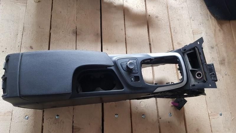 Consola centrală cu cotiera frână mana electronica Opel Insignia A