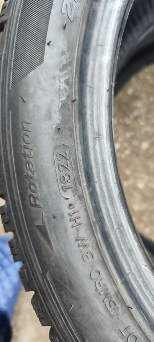 Vând 2 cauciucuri Hankook 225 45 R18