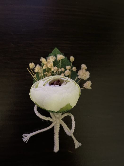 Шаферски гривни и бутониери