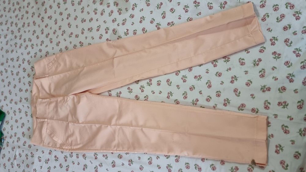 Брюки 44-46 размер Абсолютно новый Оч пушти ранг 
Юнусобод 17-квартал