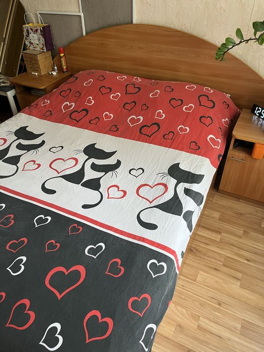 Продам двуспальную кровать