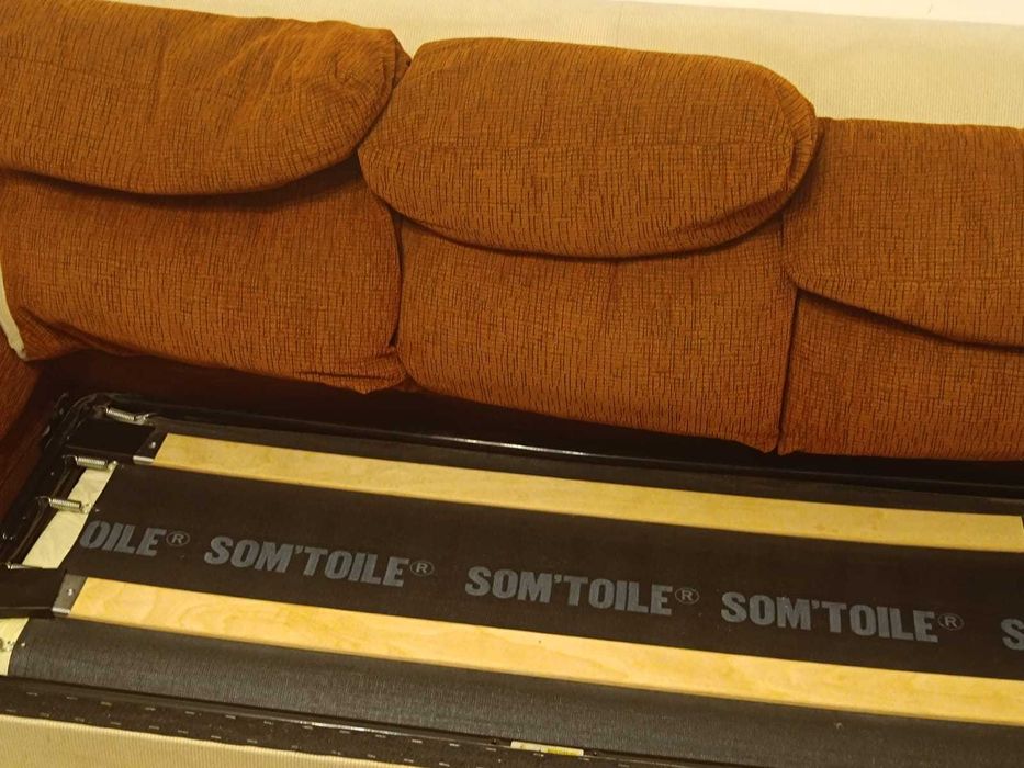Vand canapea extensibila, foarte comoda si de buna calitate!