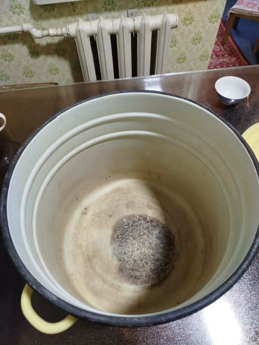 Кастрюля эмалированная