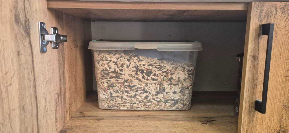 Карелла , кушлар сотилади кафас билан