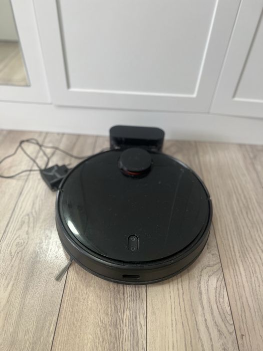 Продам пылесос Xiaomi Mi Robot Vacuum