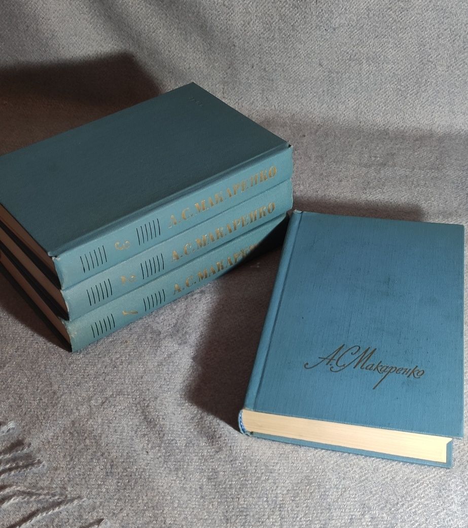 Книги. Продаю очень много книг