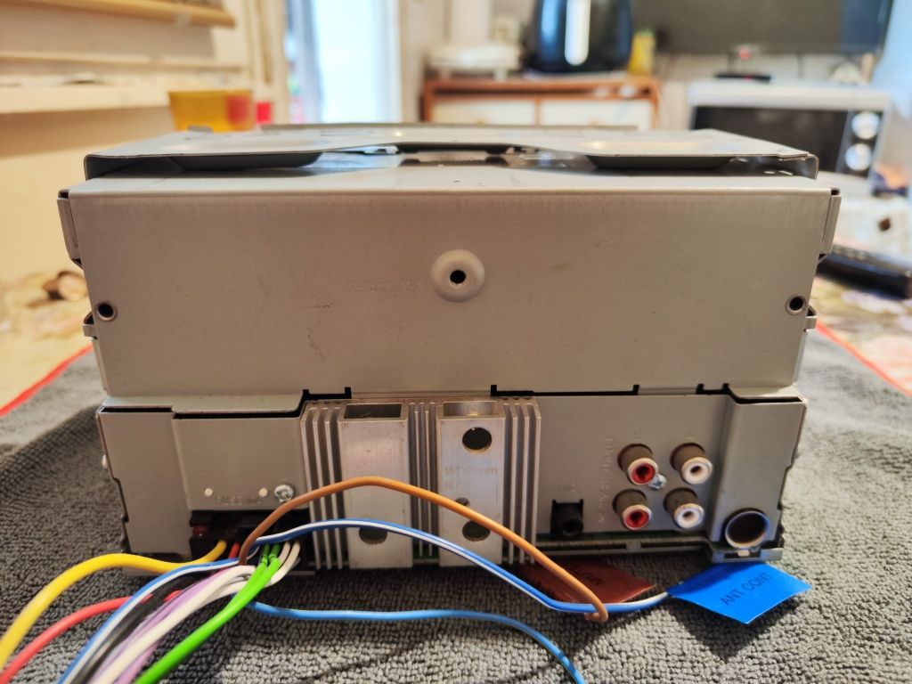 Продавам двоен дин авто сд kenwood dpx-m3200bt