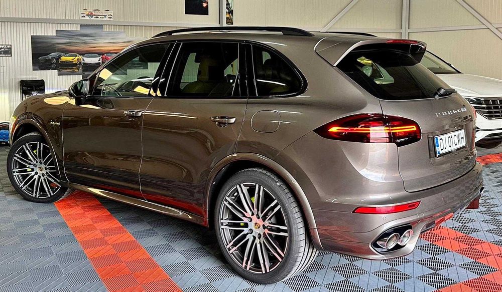 Porsche Cayenne Benzină- Hybrid 2017