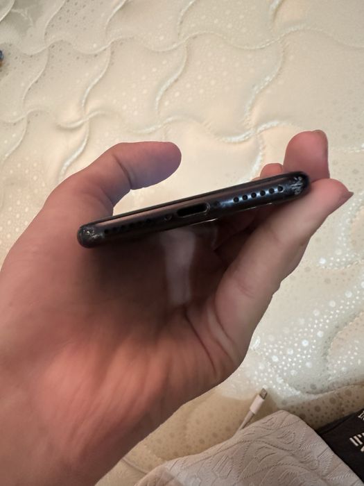 iPhone SE 2 заблокированный