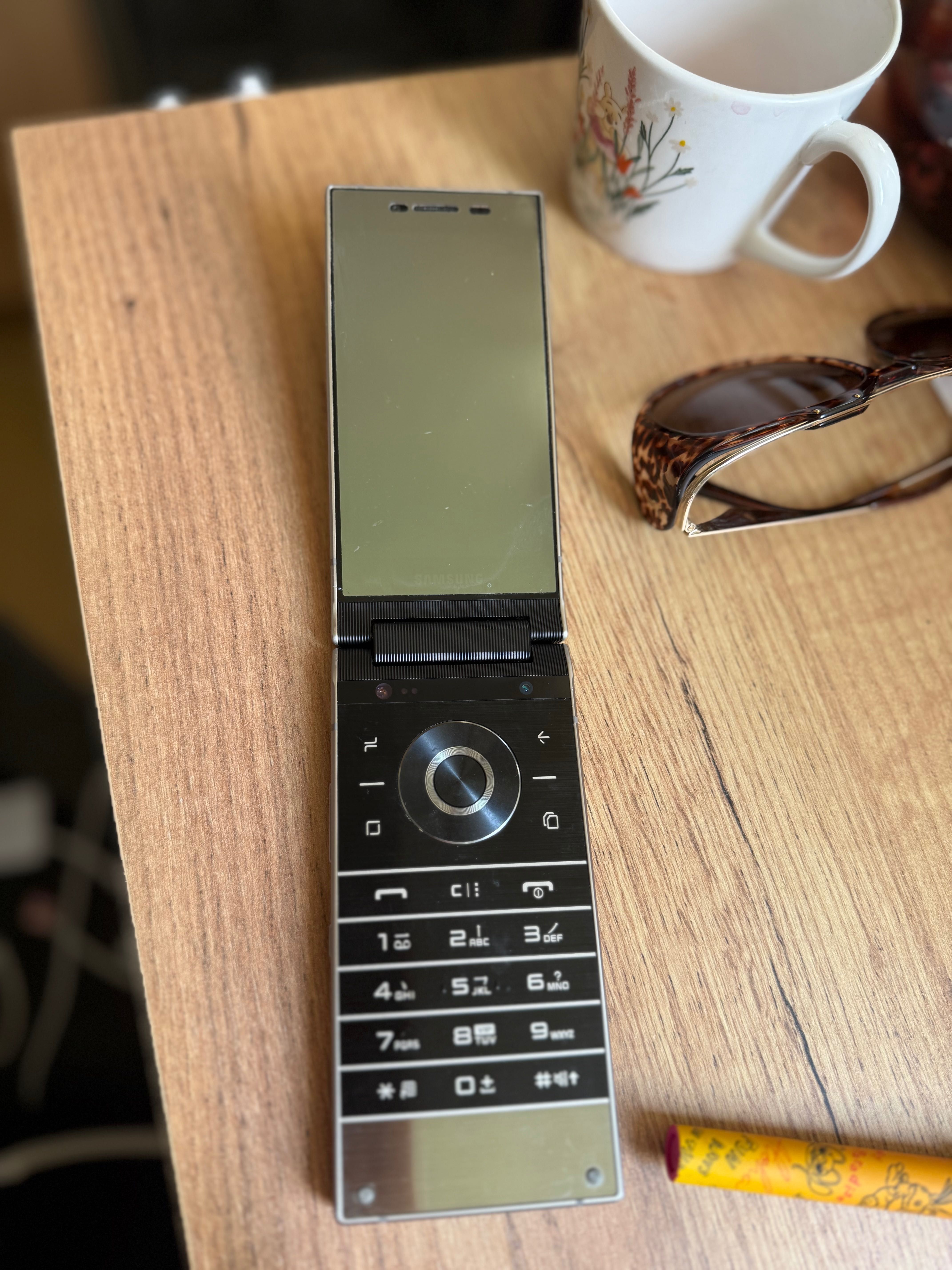 Samsung’s W2019 dual-screen luxury flip phone
