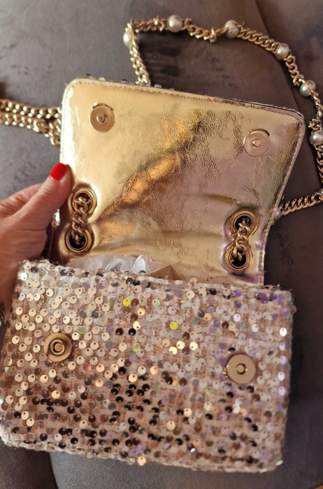 Нова чанта Guess с пайети и перли