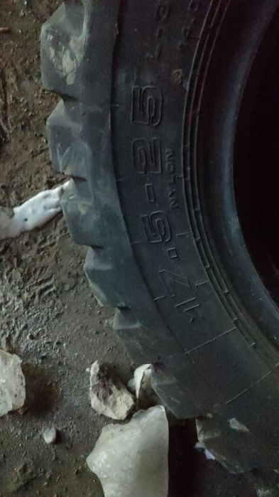 Продам б/у шины на двух кубовый погрузчич