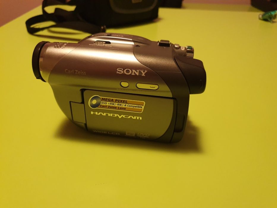 Camera Video Sony Handycam DCR-DVD205E + CD-uri