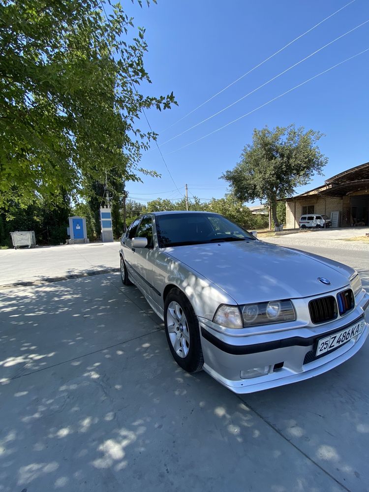 Продаю срочно BMW E36 318i