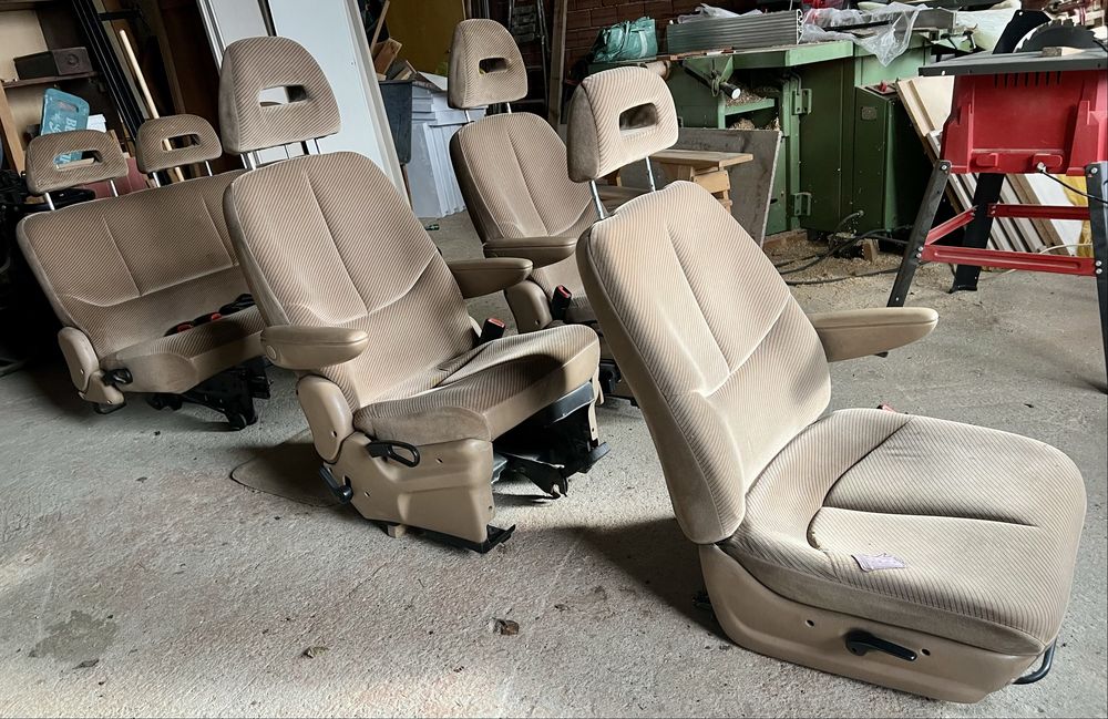 Салон/седалки Крайслер вояджер