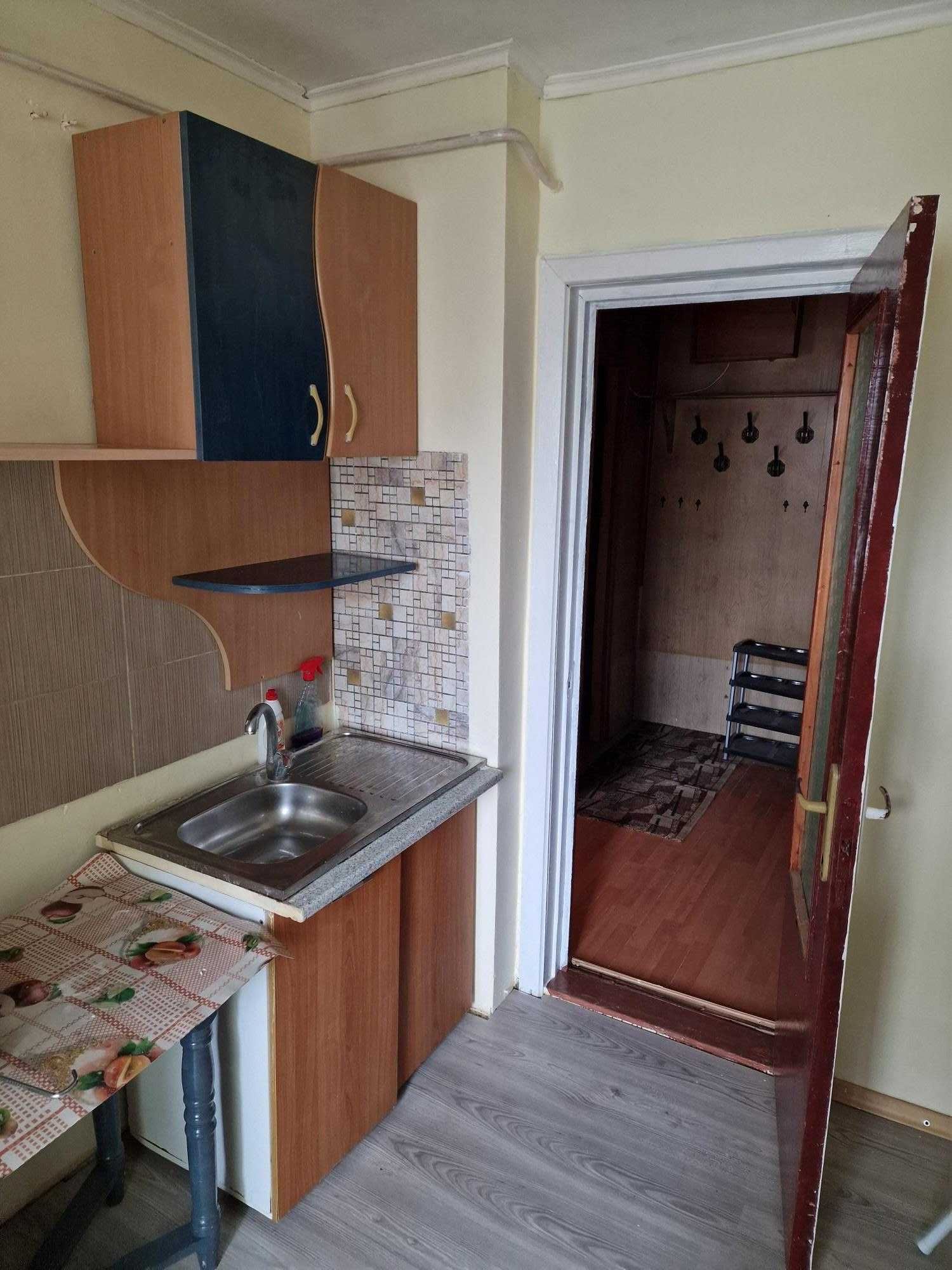 VAND/Inchiriez apartament 3 camere,etaj 4