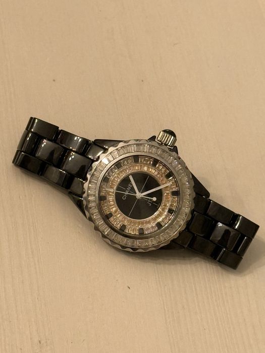 Продаю часы CHANEL