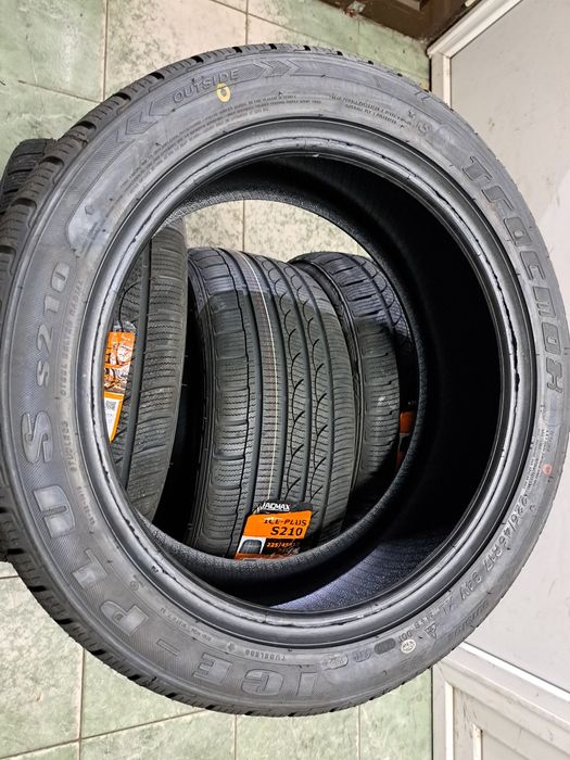4 anvelope 225/45 R17 Tracmax de iarna , Noi - garanție!