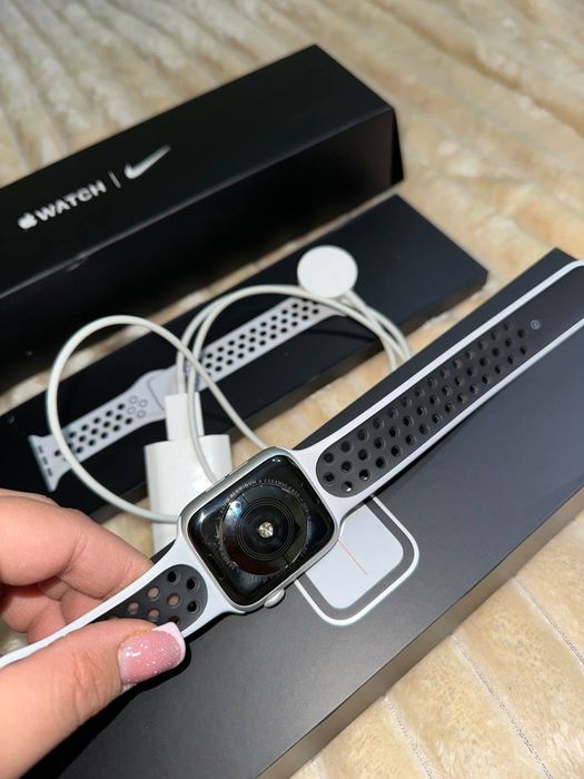 Apple watch series 5 Nike Edition
