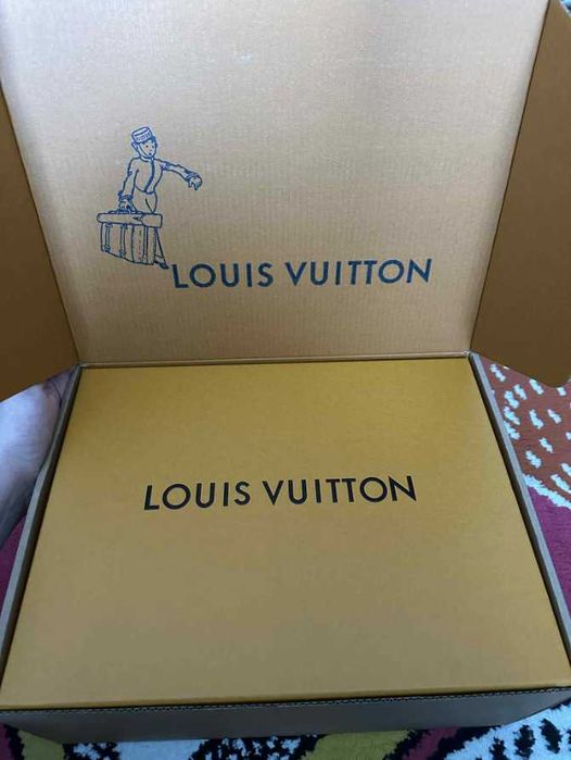 Louis Viutton Trainer Grey White