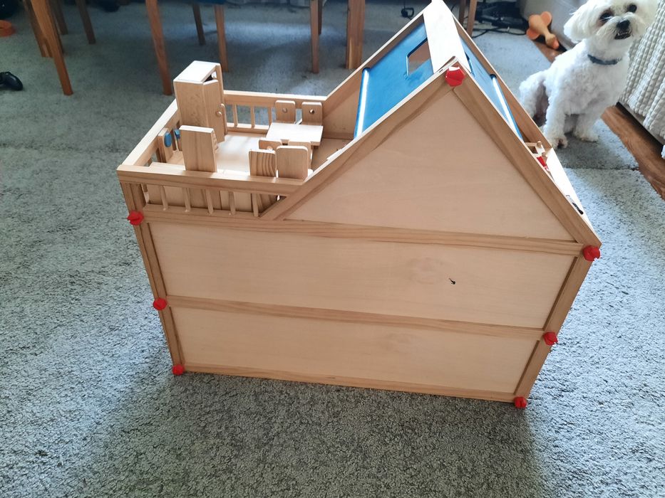 Casuta de lemn cu accesorii