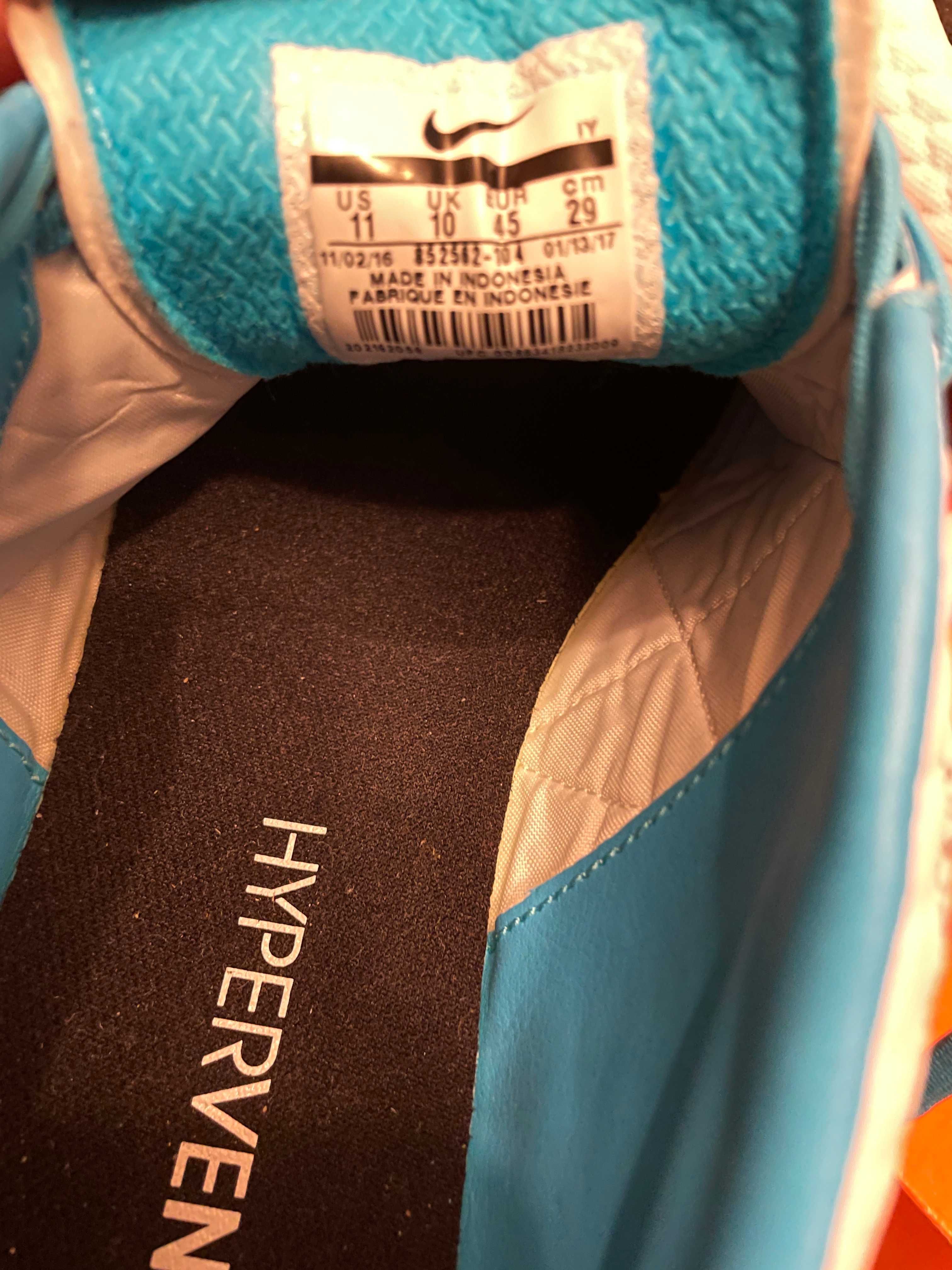 Нови футболни обувки Nike Hypervenomx Phelon III