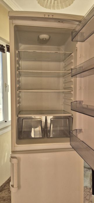 Продавам хладилник с долен фризер "Финлукс"