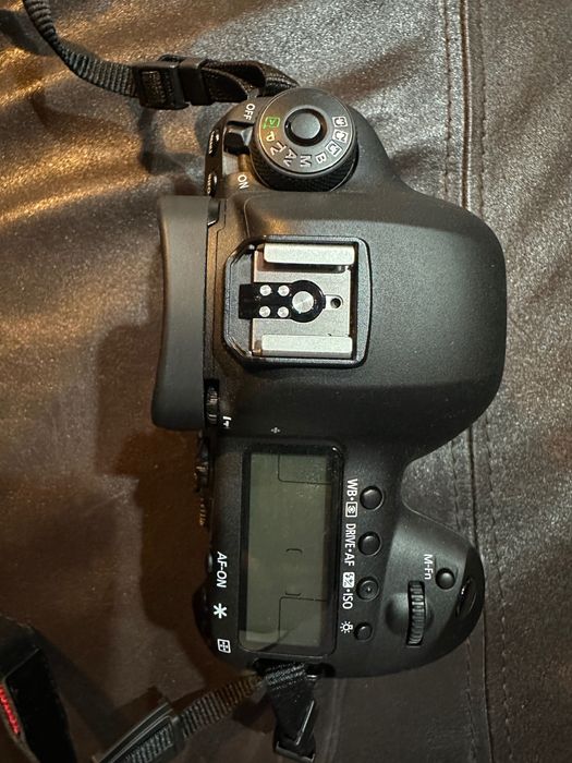 Vând CANON 5D MARK IV impecabil