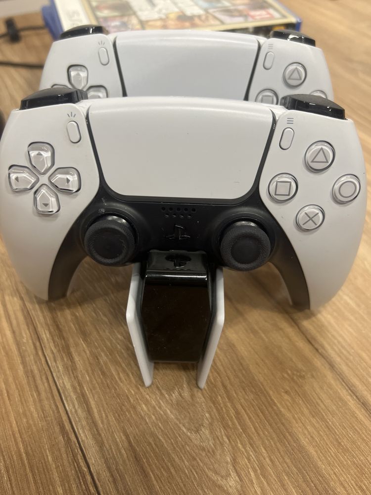 Продам PlayStation 5 с дисководом.