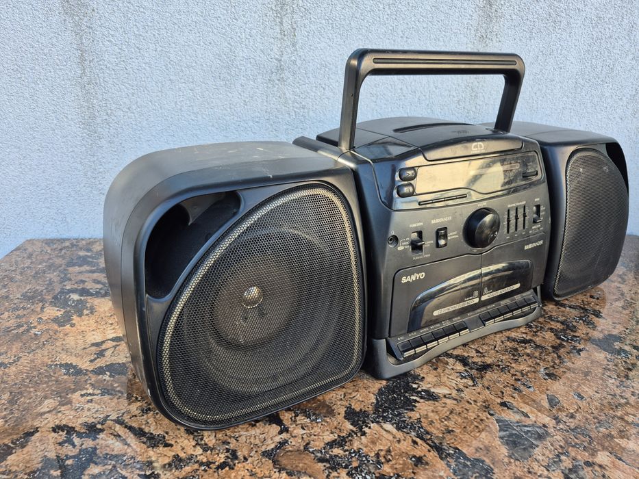 Vând Radio casetofon marca Sanyo model S850 - functional