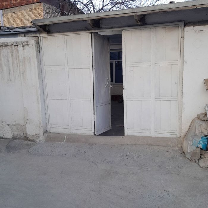 Уй сотилади. Крит рынок бозори