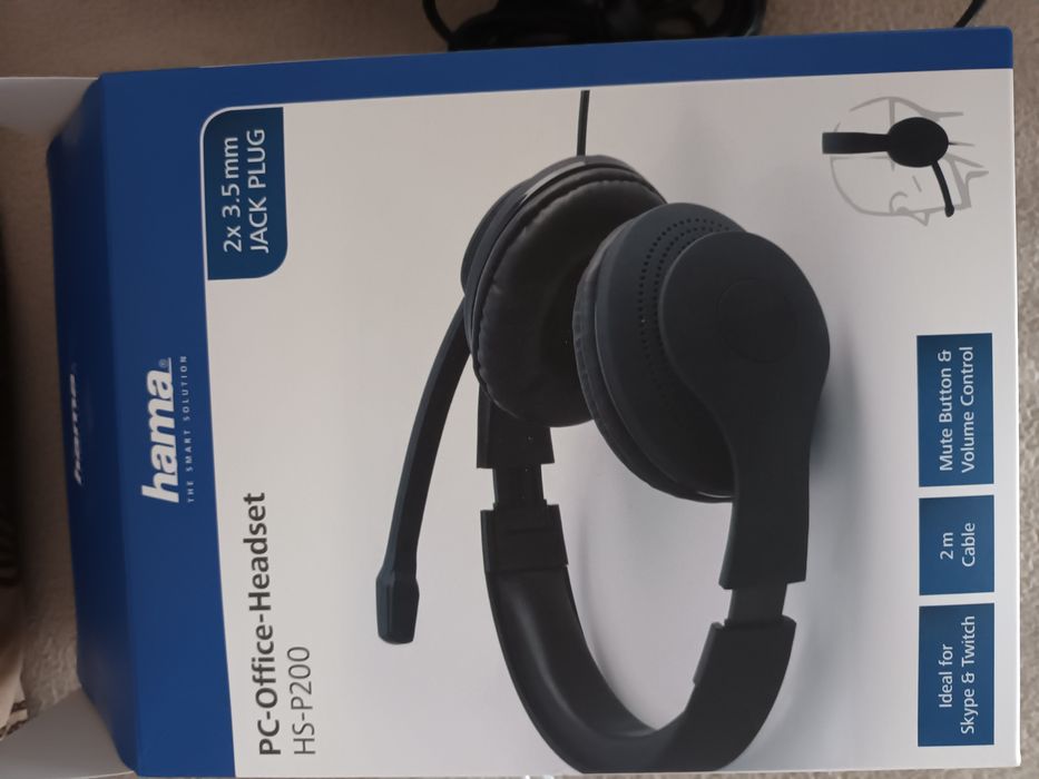 Vând 2 rânduri  de căști, 30 ron una