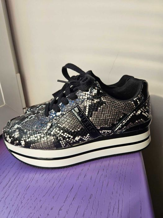 Дамски маратонки GUESS