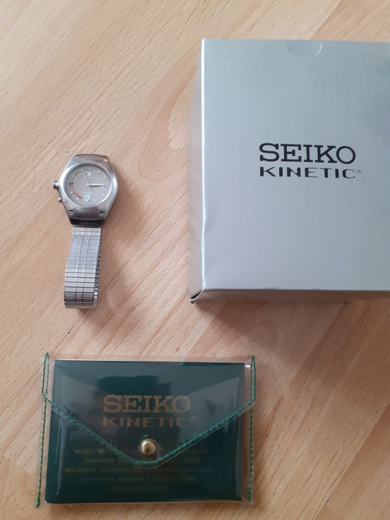 Ptr.cei interesați,vând ceas kinetic marca Seiko (original)prov.Uk