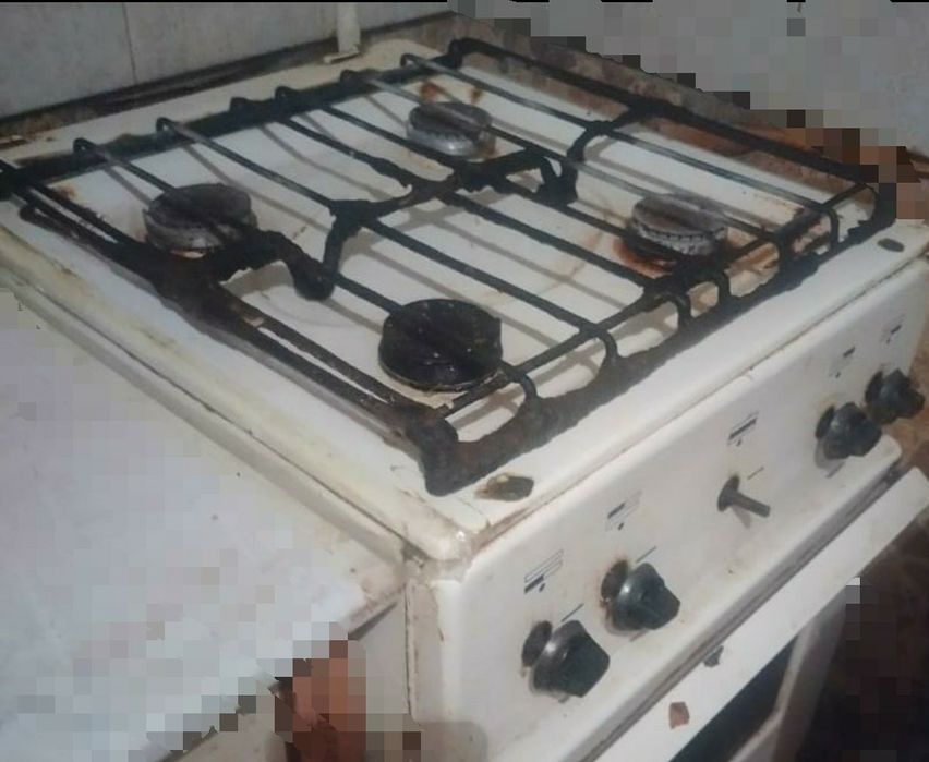 Плита газовая , старого образца ,рабочая ,бу